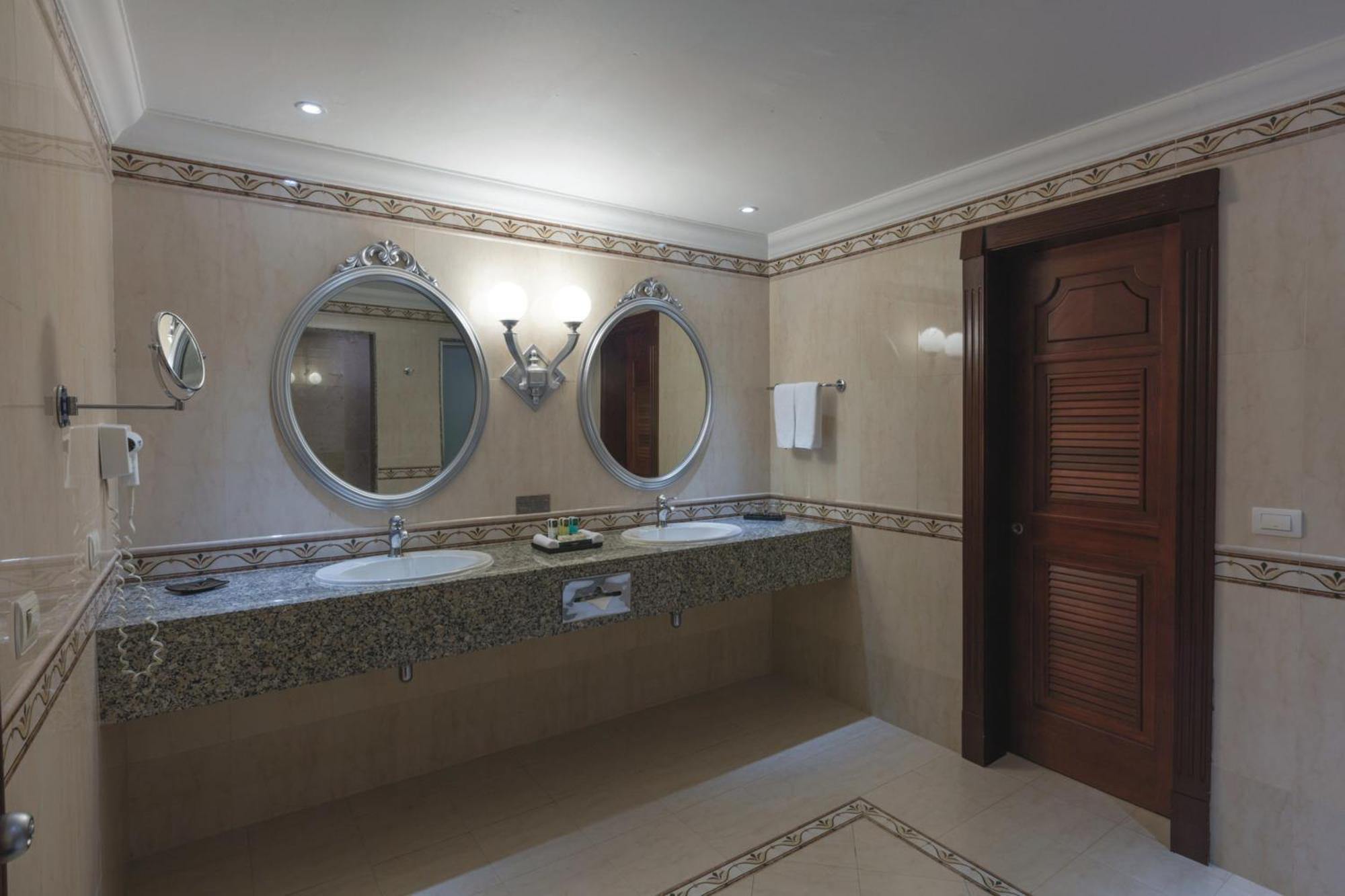 Suite with Hot Tub Ocean View